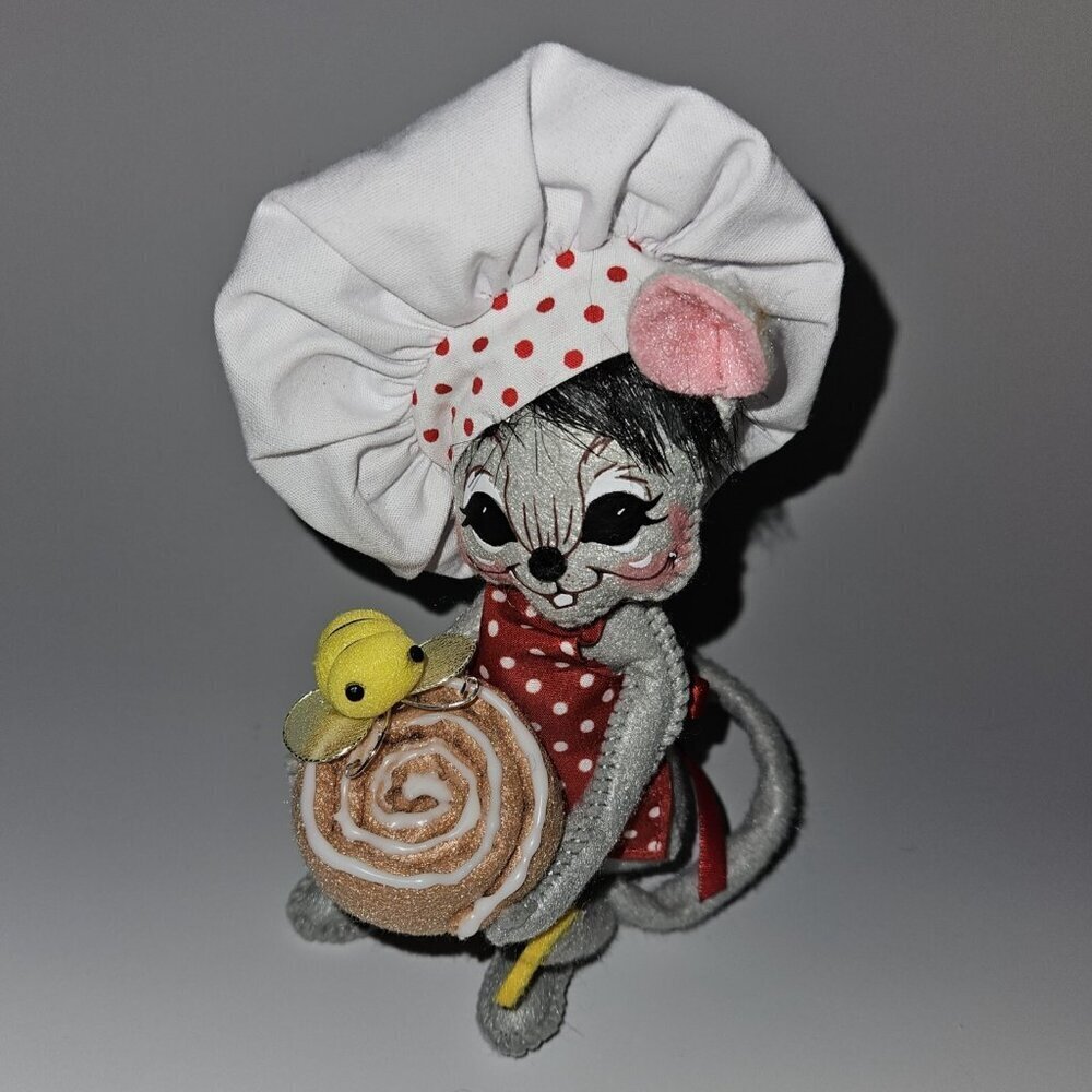 Annalee 7" Gray Mouse Be My Honeybun Bee Mine Chef Hat 2011 Poseable Valentine